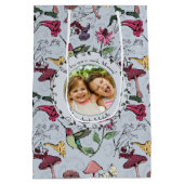 最高の母は今までハイビスカスフラワーハミングバード ミディアムペーパーバッグ (裏面)