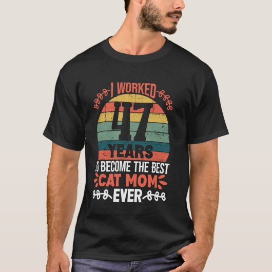 最高の猫ママになるために47年間働きました! 47年間 Tシャツ (正面)