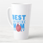 最高の編み物ママ エバー, 編み物ママ カフェラテマグ (左アングル)