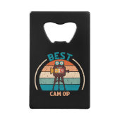 最高のCam Opレトロ – カメラチームギフト クレジットカード栓抜き (正面)