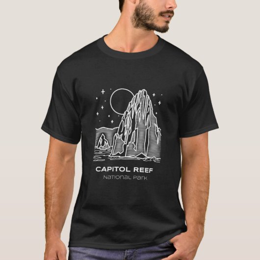 最高のCapitol Reef National Park Hike T-Shirt Tシャツ (正面)