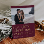 最高のChristmas Ever婚約写真 箔シーズンカード<br><div class="desc">共有のホリデーシーズンの婚約のニュースエレガントは、豊かな休日のプラムの背景に金ゴールドフォイルレタリングで下に"最高のChristmas ever"と横向きまたは景観向きの写真を搭載した独身のフェスティバル婚約の発表カードと。お知らせ（「私たちは」と表示）と下の名婚約した前でパーソナライズし、背面に追加の詳細を追加。</div>