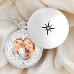 最高のFriends Forever BFFシンプル写真モダン シルバープレートネックレス<br><div class="desc">セリフシンプルデザインで構成され、クラシックタイポグラフィを追加したカスタム。「Friends Forever」最高のは、お友達の写真を丸く囲む</div>