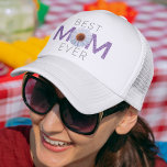 最高のMom Everとデイジーイメージプリント（紫V2） キャップ<br><div class="desc">最高の母はデイジーのイメージプリントTrucker Hat （紫バージョン2）。可愛いデザインは、デイジーの様式化したイメージを「O」として「MOM」と表現している。グラフィック葉スは、2つの「M」の上に重ねられる。「愛は常に」コピーは希望の好みに変更することができる。母の日、彼女の誕生日、またはクリスマスのために、あなたの愛するママのための完璧な贈り物。私の店を訪問し、サポートをありがとう – UniqueDistinct.この感じデザインは、他のZazzle製品に無料で転送する。</div>
