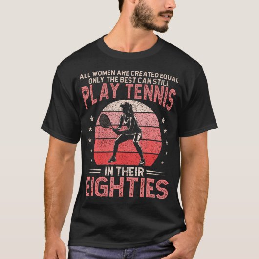 最高齢の女性テニスプレーヤーは80歳でも現役! Tシャツ (正面)