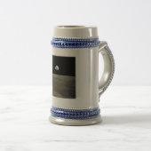 月からの地球の黒い宇宙：地球の上昇 ビールジョッキ (正面右)