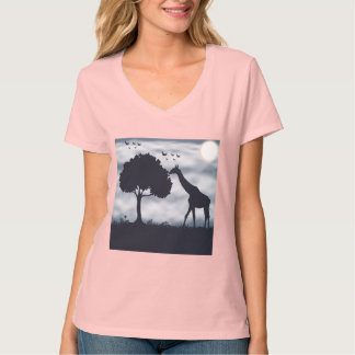 月がキリンにささやく時 Tシャツ