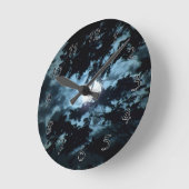 月が木の枝の後ろの夜を照らす ラウンド壁時計 (傾斜)