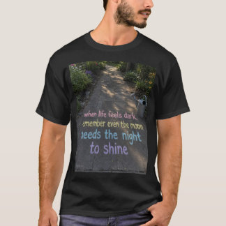 🌙 月でさえ輝くために暗闇を必要とする Tシャツ