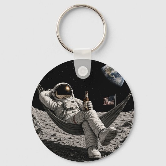 月でビールを楽しむ宇宙飛行士 キーホルダー (正面)