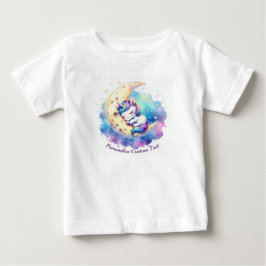 月で眠るかわいいベイビーユニコーン ベビーTシャツ