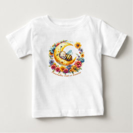 月で眠るかわいい赤ちゃんミツバチのデザイン ベビーTシャツ