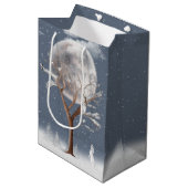 月とフクロウのホリデーカード付き冬の木 ミディアムペーパーバッグ (正面アングル)