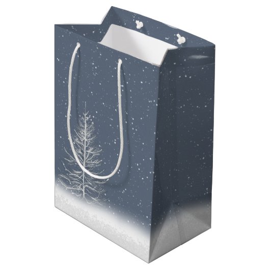 月とフクロウのホリデーカード付き冬の木 ミディアムペーパーバッグ (裏面アングル)