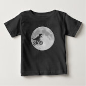 月と共に空の自転車に乗った恐竜 ベビーTシャツ (正面)