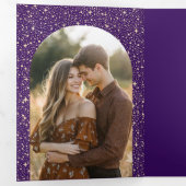 月と星のアーチ天の紫結婚の写真 三つ折り招待状 (内部最初)