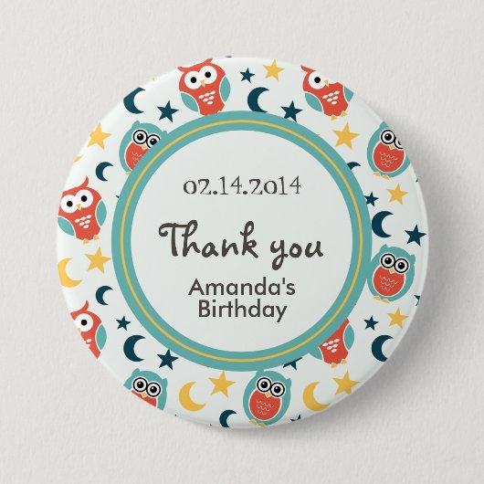 月と星の付いたかわいい夜型フクロウの漫画 缶バッジ (正面)