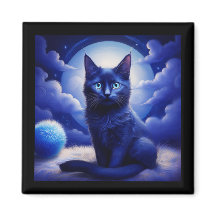 月と白い雲の前でポーズをとる黒猫