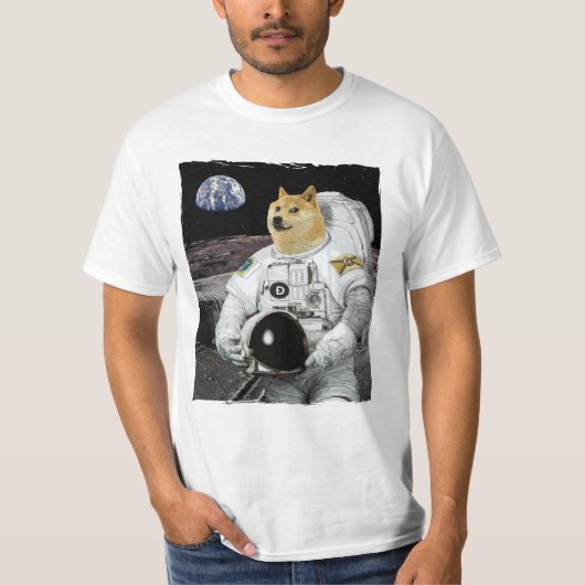 月にドジェコインの宇宙飛行士 Tシャツ (正面)