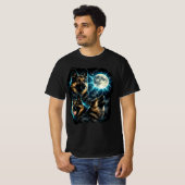 月に向かって吠えるジャーマンシェパード Tシャツ (正面フル)