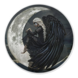 月に座るゴシック様式の天使 セラミックノブ