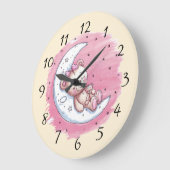 月に照らされたスナグルズ:クマの夢の女の子ベビーシャワー ラージ壁時計 (傾斜)