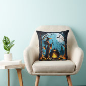 月に照らされたハロウィーンの森で魔女が育つ クッション (椅子)