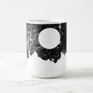 月に照らされた夜のマグカップに雪がぼやけた コーヒーマグカップ