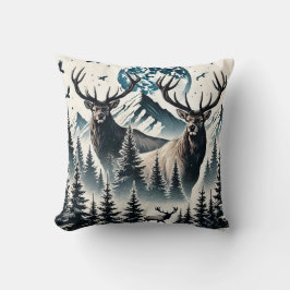 月に照らされた山の下の神秘的な森に入る クッション