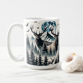 月に照らされた山の下の神秘的な森に入る コーヒーマグカップ