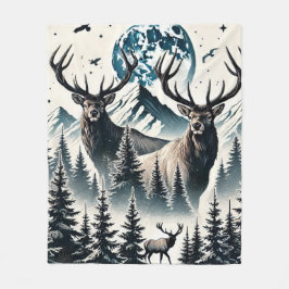 月に照らされた山の下の神秘的な森に入る フリースブランケット