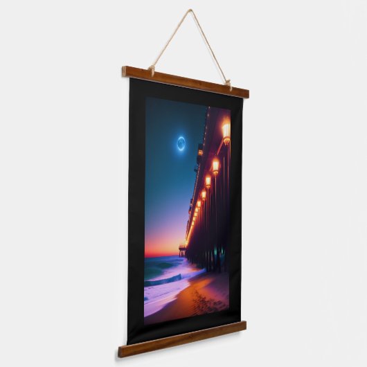 月に照らされた桟橋 吊り下げ型タペストリー (傾斜あり)