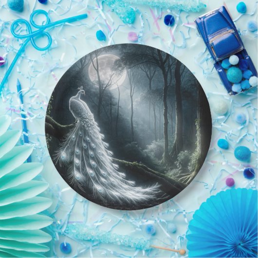 月に照らされた森の中の白い孔雀 ペーパープレート (パーティー)