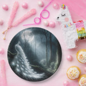 月に照らされた森の中の白い孔雀 ペーパープレート (パーティー)