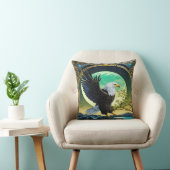 月に照らされた背景を持つ岩に止まったワシ クッション (椅子)