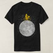 月に自転車に乗るギフトアイディア2 Tシャツ (デザイン正面)