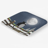 月のあるフェンスに乗ったクリスマス猫 ペーパープレート (傾斜あり)