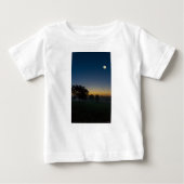 月のある夏の夜明け ベビーTシャツ (正面)