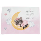 月のアライグマの女の子の赤ちゃんシャワーを夢見る ラージペーパーバッグ (正面)