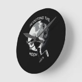 月のスクート – スタントスクーター ラウンド壁時計 (傾斜)