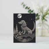 月のダックスフントのミニマルなラインアート ポストカード (スタンド正面)