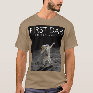 月のダビング宇宙飛行士宇宙の最初のダブ Tシャツ