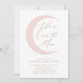 月のピンクの女の子のベビーシャワーの上 招待状 (正面)