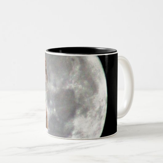 月のマグで遠ぼえしている3頭のビーグル犬 ツートーンマグカップ (正面右)