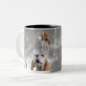 月のマグで遠ぼえしている3頭のビーグル犬 ツートーンマグカップ (正面左)