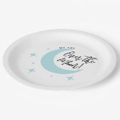 月のミニマルな赤ちゃんシャワー越え ペーパープレート (アングル)