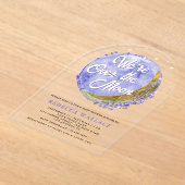 月のラベンダーアーチベイビーシャワーの上にいる アクリル招待状 (レイダウン)