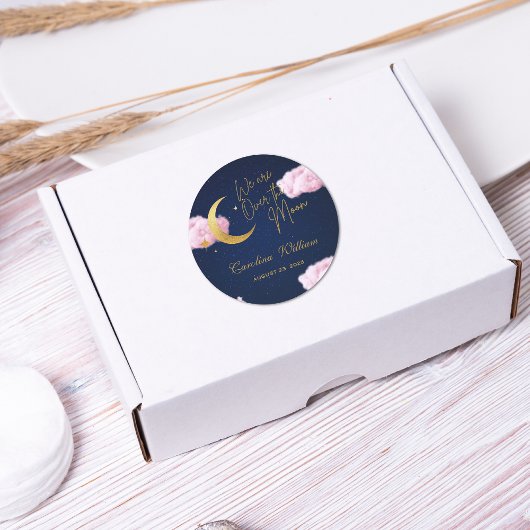 月の上でピンクの赤ちゃんシャワー ラウンドシール