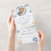 月の上で眠っているテディベア青い赤ちゃんシャワー オールインワン招待状 (貼ってはがせる)
