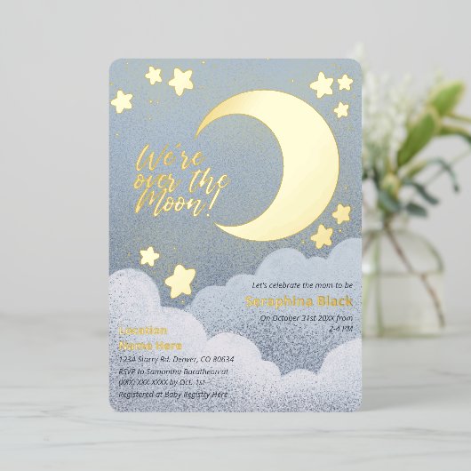 月の上で赤ん坊が青い空の月と星をシャワー 箔招待状 (立ち正面)